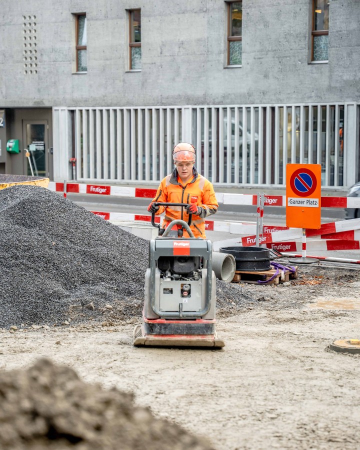 2024 Referenz Schlossbergplatz Strassenbau 1