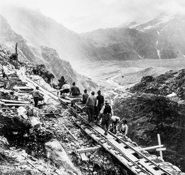 1945 Bau Sustenpass Transport Gruppenportraet SB