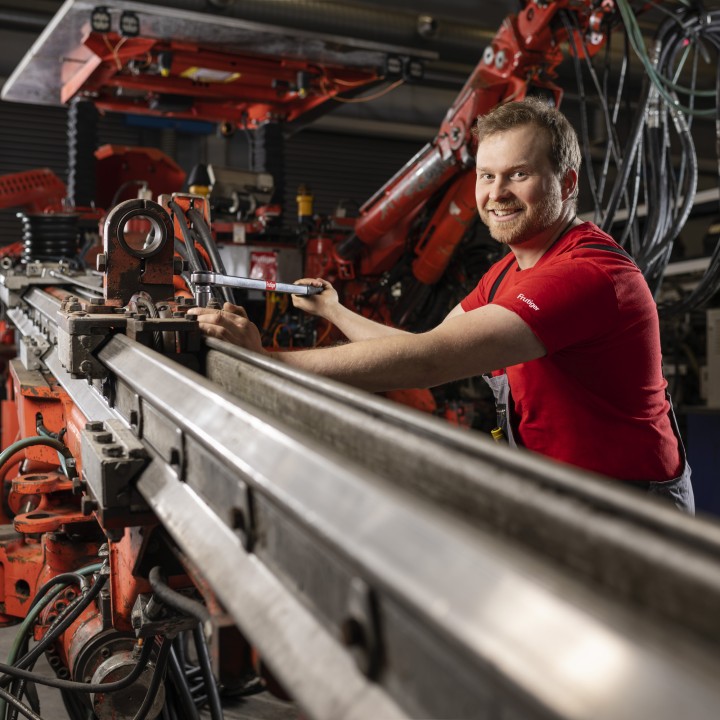 2023 Baumaschinenmech Christian Schmocker (5)